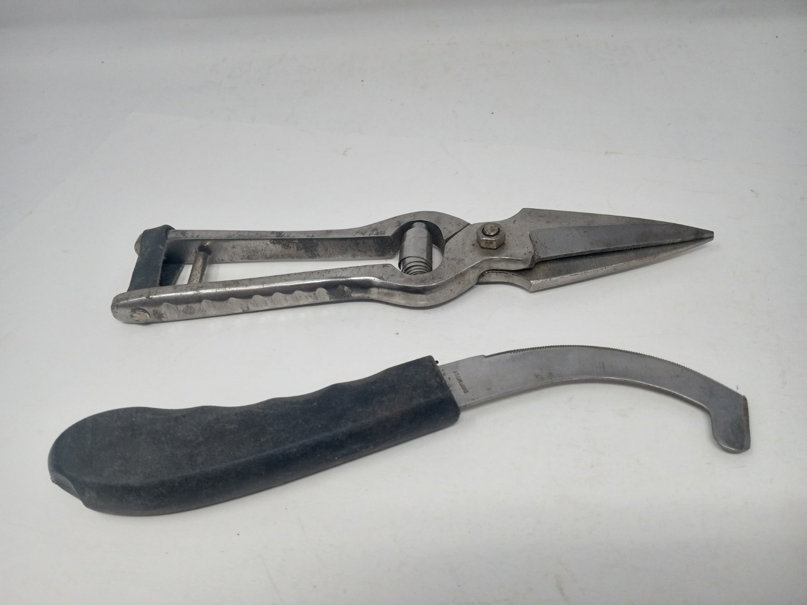 Livestock Hoof Shears and Bot Egg Knife Farm Horse Animal Care Tools