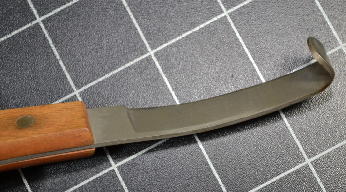 PARTRADE – #24453 – HOOF KNIFE SCRAPPER – RIGHT HAND VERSION – UNUSED