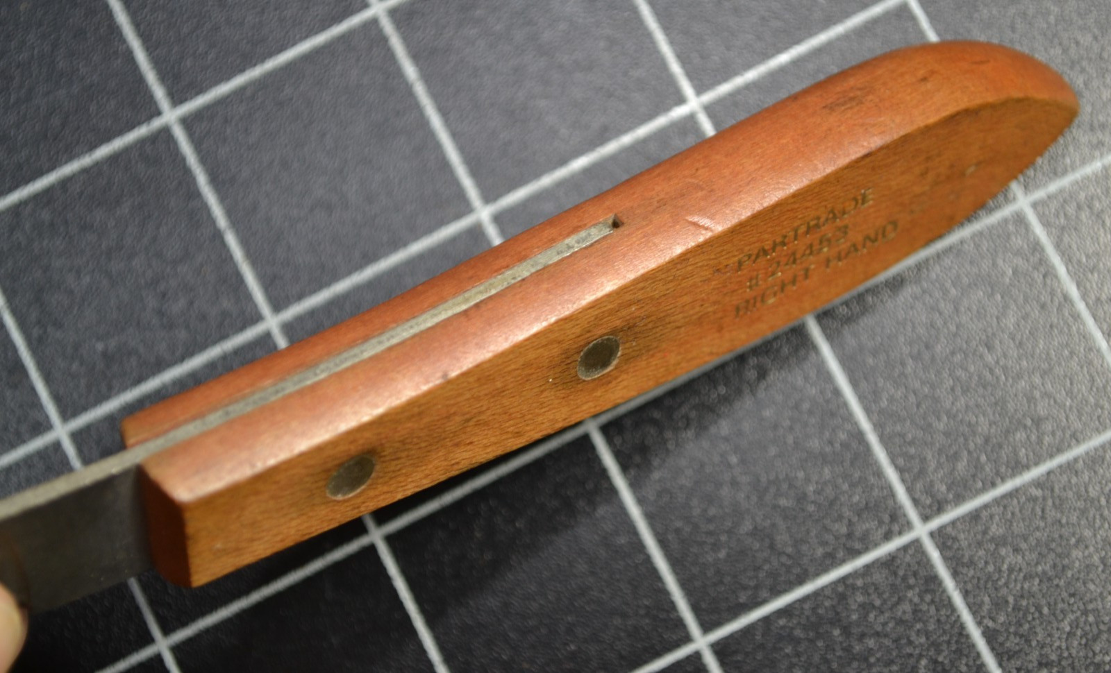 PARTRADE – #24453 – HOOF KNIFE SCRAPPER – RIGHT HAND VERSION – UNUSED