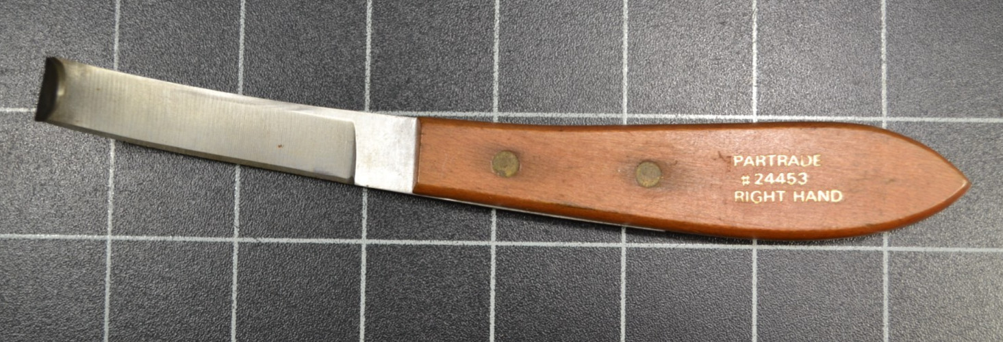 PARTRADE – #24453 – HOOF KNIFE SCRAPPER – RIGHT HAND VERSION – UNUSED